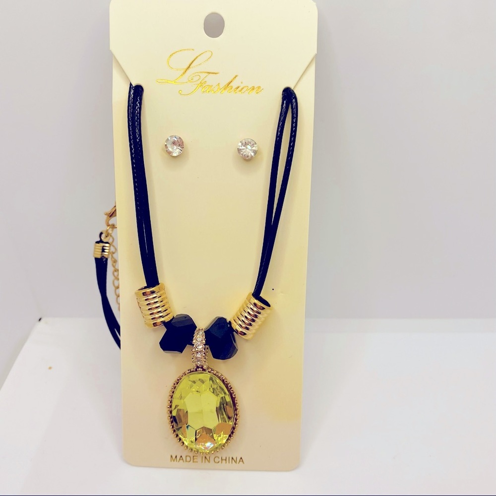 Chocker Lime pendant with Crystals and Earrings